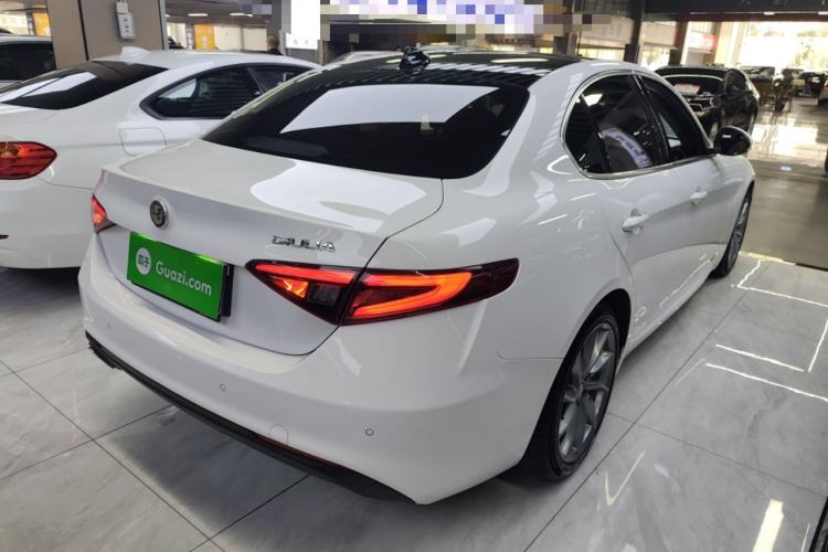 Used Alfa Romeo Giulia 2017 2.0T 200HP Luxury Edition Rear Right 45 Deg