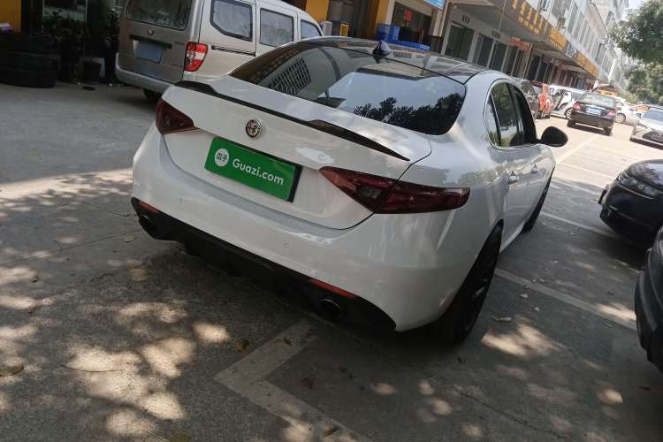 Used Alfa Romeo Giulia 2017 2.0T 280HP Luxury Edition Rear Right 45 Deg