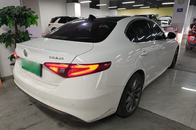 Used Alfa Romeo Giulia 2017 2.0T 200HP Luxury Edition Rear Right 45 Deg