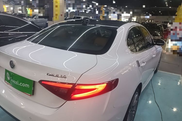 Used Alfa Romeo Giulia 2017 2.0T 200HP Luxury Edition Rear Right 45 Deg