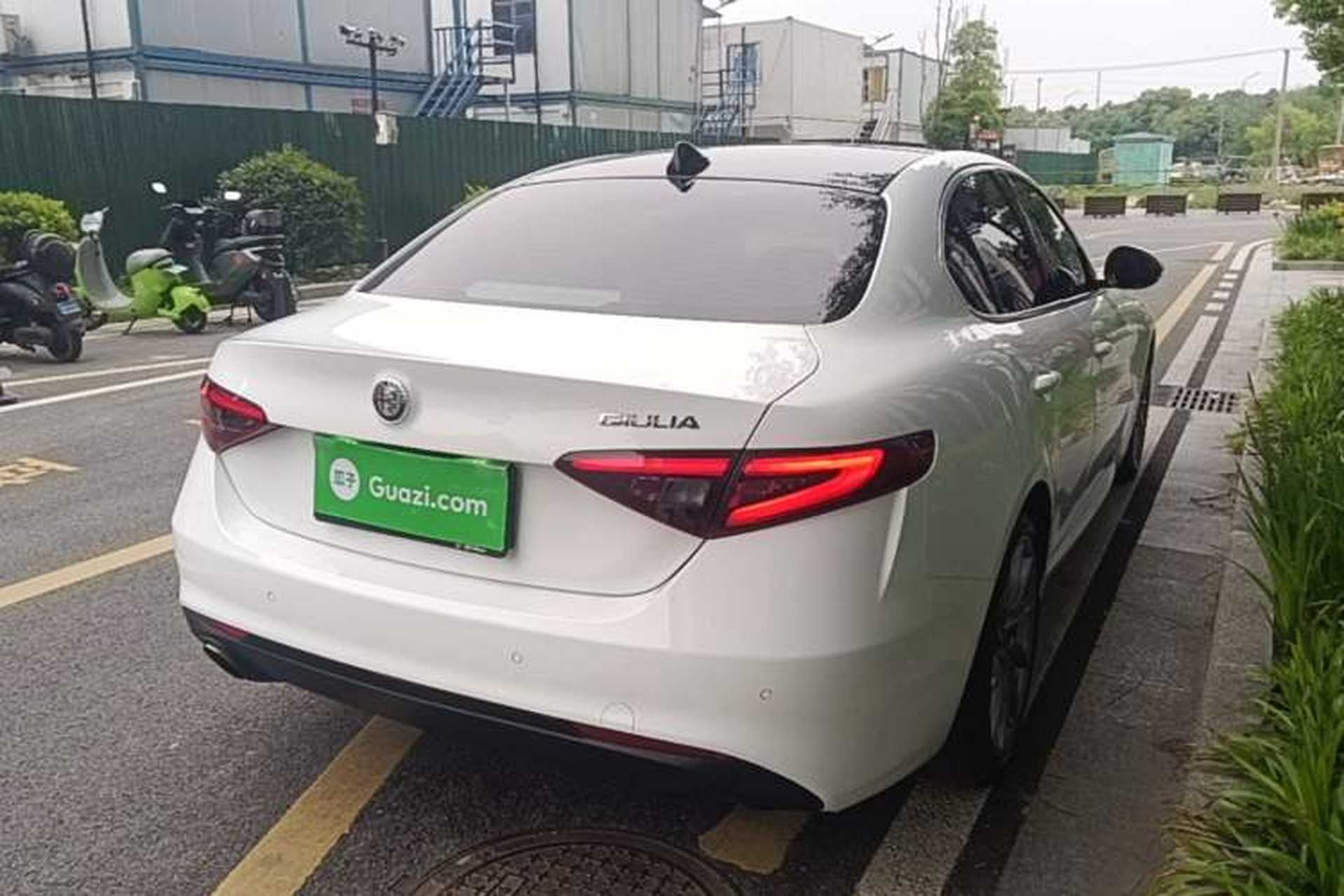 Used Alfa Romeo Giulia 2017 2.0T 200HP Luxury Edition Rear Right 45 Deg