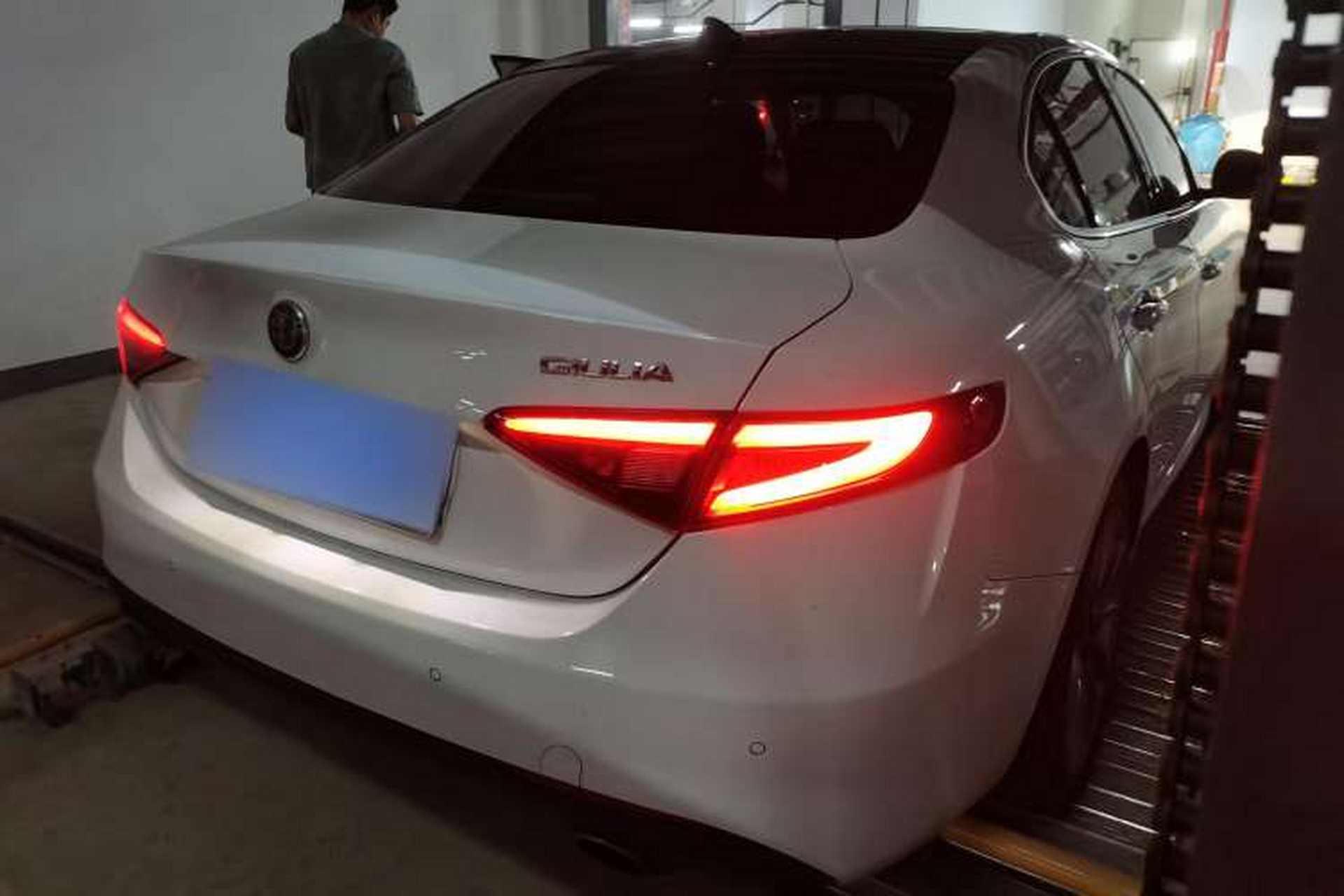 Used Alfa Romeo Giulia 2017 2.0T 280HP Luxury Edition Rear Right 45 Deg