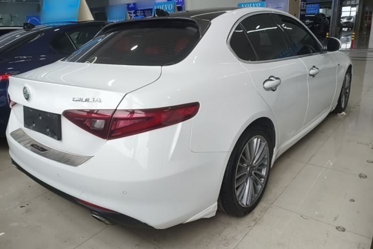 Used Alfa Romeo Giulia 2017 2.0T 280HP Luxury Edition Rear Right 45 Deg