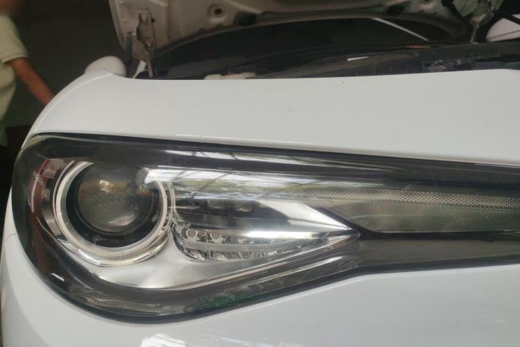 Used Alfa Romeo Giulia 2017 2.0T 200HP Luxury Edition Right Front Headlight