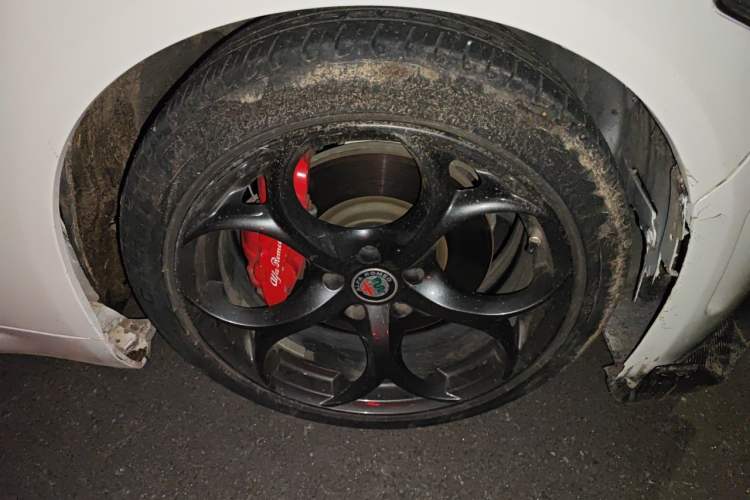 Used Alfa Romeo Giulia 2017 2.0T 280HP Luxury Edition Right Front Wheel Hub