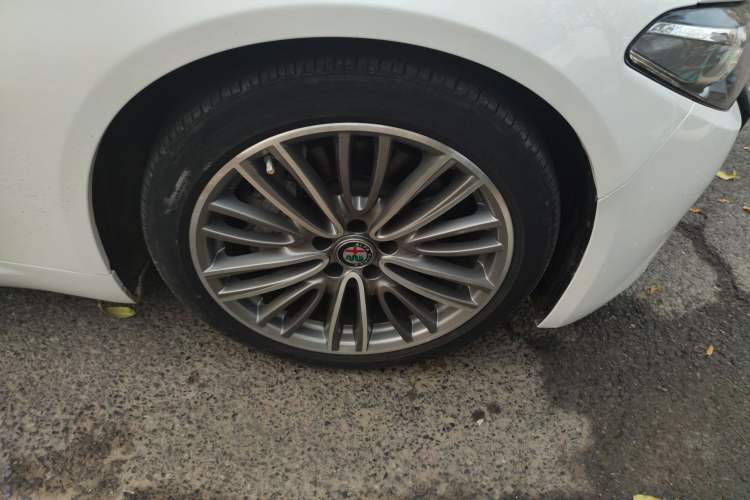 Used Alfa Romeo Giulia 2017 2.0T 280HP Luxury Edition Right Front Wheel Hub