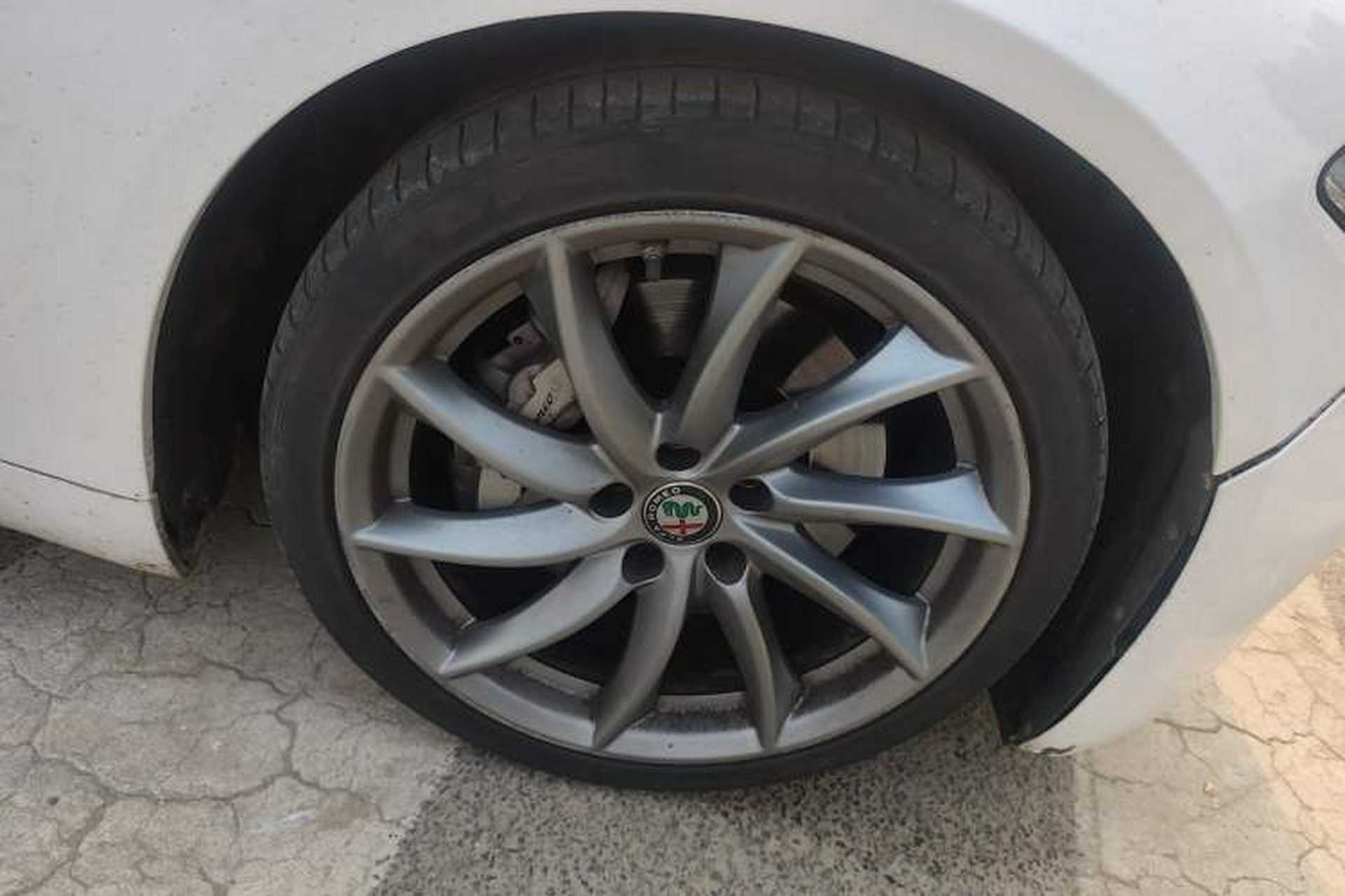 Used Alfa Romeo Giulia 2017 2.0T 280HP Luxury Edition Right Front Wheel Hub