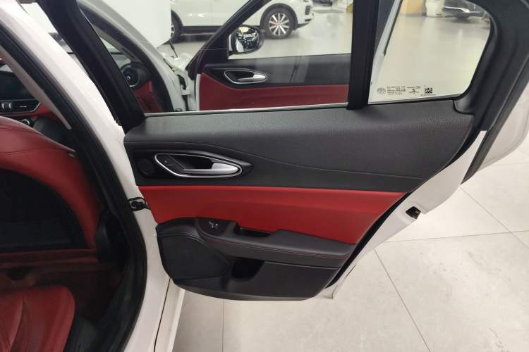 Used Alfa Romeo Giulia 2017 2.0T 200HP Luxury Edition Right Rear Door Interior