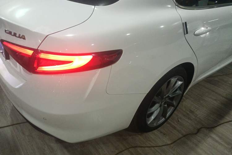 Used Alfa Romeo Giulia 2017 2.0T 200HP Luxury Edition Right Rear Taillight