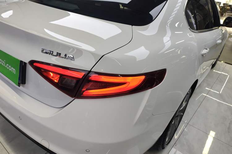Used Alfa Romeo Giulia 2017 2.0T 200HP Luxury Edition Right Rear Taillight