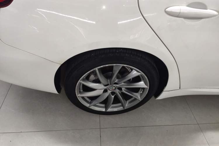Used Alfa Romeo Giulia 2017 2.0T 200HP Luxury Edition Right Rear Wheel Hub