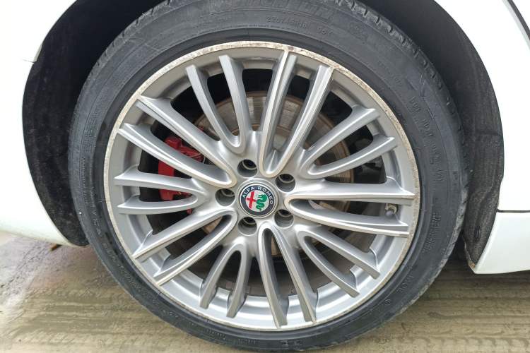 Used Alfa Romeo Giulia 2017 2.0T 280HP Luxury Edition Right Rear Wheel Hub