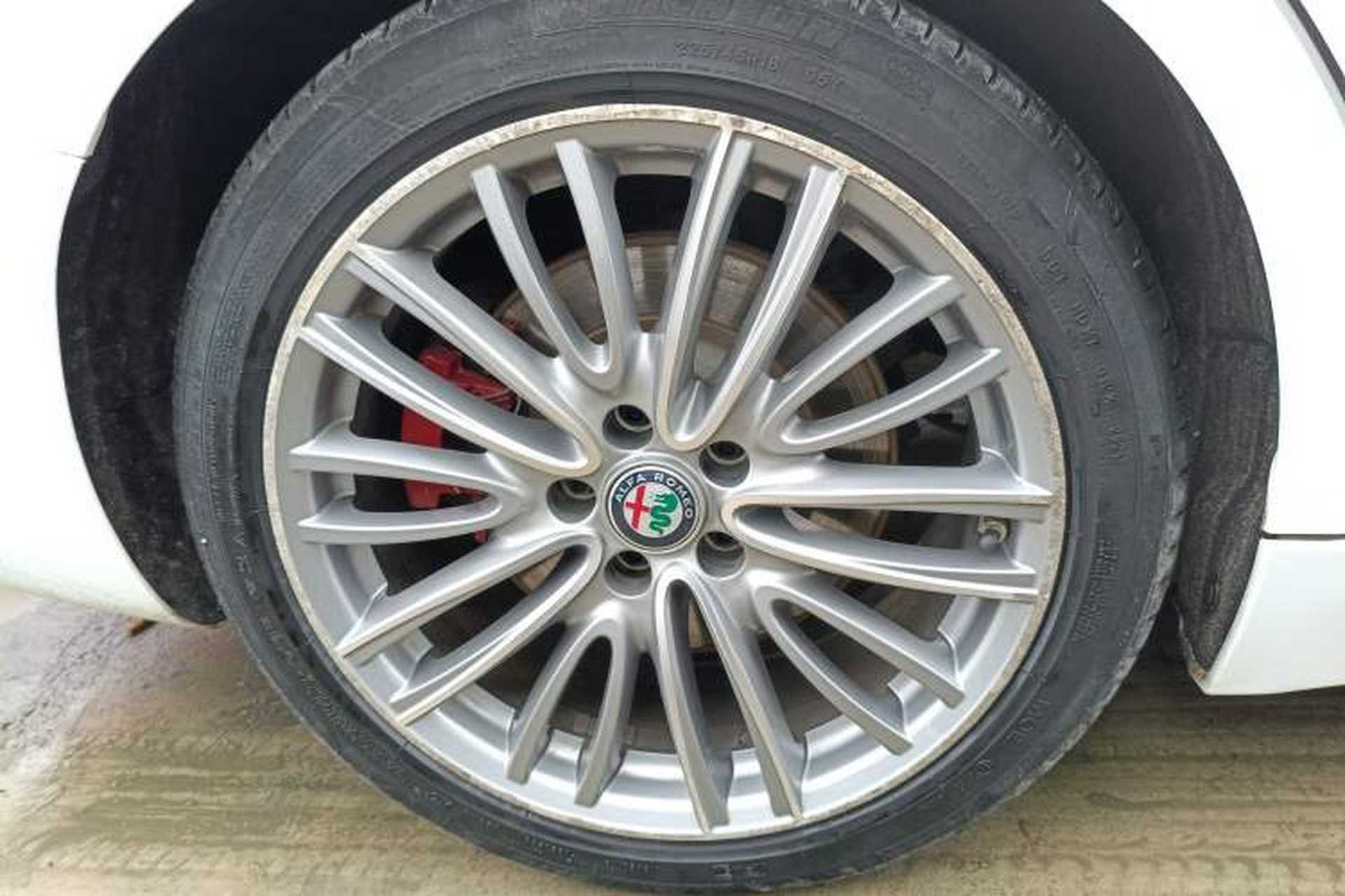 Used Alfa Romeo Giulia 2017 2.0T 280HP Luxury Edition Right Rear Wheel Hub
