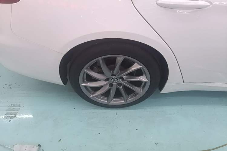 Used Alfa Romeo Giulia 2017 2.0T 200HP Luxury Edition Right Rear Wheel Hub
