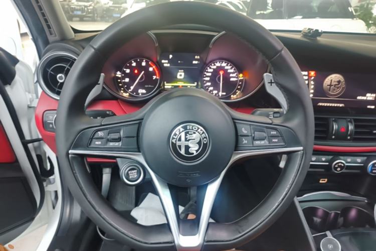 Used Alfa Romeo Giulia 2017 2.0T 280HP Luxury Edition Steering Wheel