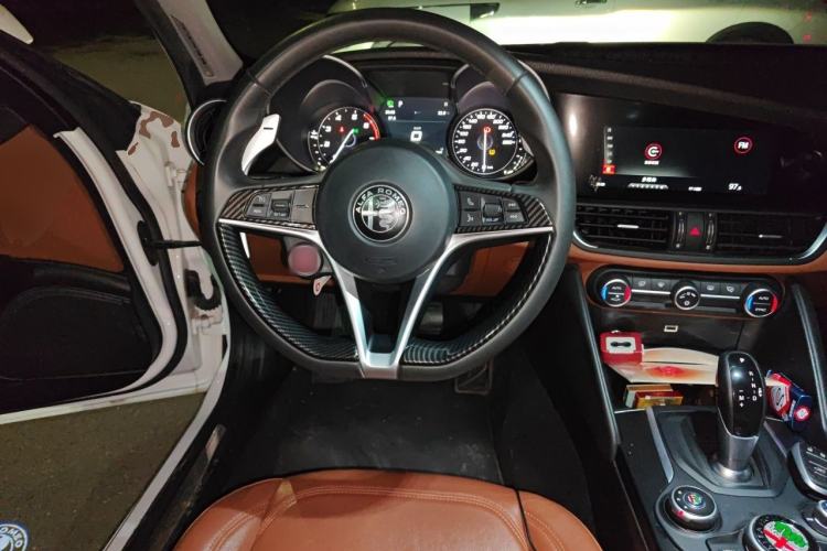 Used Alfa Romeo Giulia 2017 2.0T 280HP Luxury Edition Steering Wheel