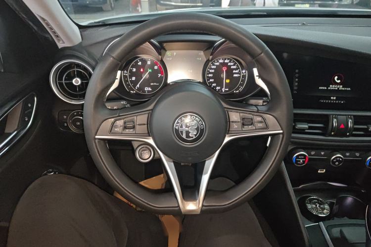 Used Alfa Romeo Giulia 2017 2.0T 280HP Luxury Edition Steering Wheel