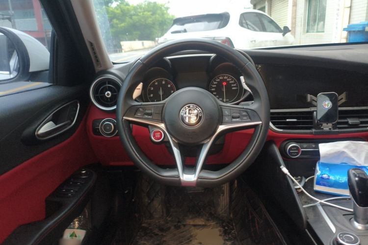 Used Alfa Romeo Giulia 2017 2.0T 280HP Luxury Edition Steering Wheel