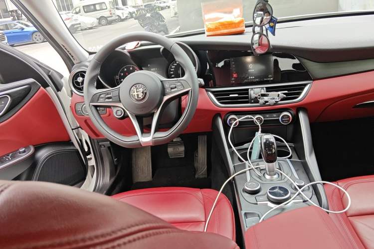 Used Alfa Romeo Giulia 2017 2.0T 200HP Elite Edition Steering Wheel