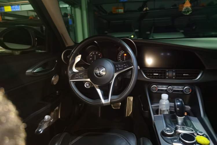 Used Alfa Romeo Giulia 2017 2.0T 280HP Milano Limited Edition Steering Wheel