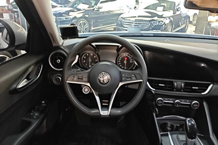 Used Alfa Romeo Giulia 2017 2.0T 280HP Luxury Edition Steering Wheel