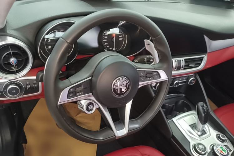 Used Alfa Romeo Giulia 2017 2.0T 280HP Luxury Edition Steering Wheel
