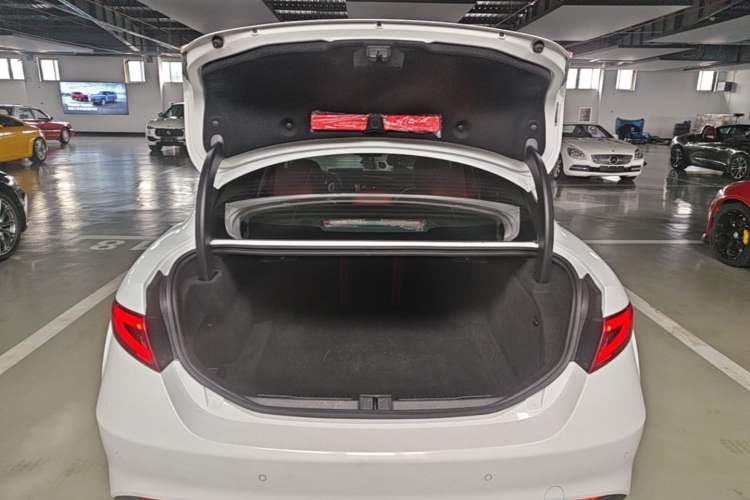 Used Alfa Romeo Giulia 2017 2.0T 200HP Luxury Edition Trunk