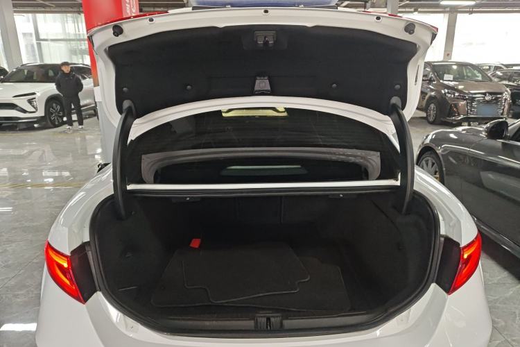 Used Alfa Romeo Giulia 2017 2.0T 280HP Luxury Edition Trunk