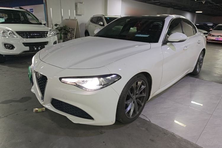 Used Alfa Romeo Giulia 2017 2.0T 200HP Luxury Edition Guazi used car, China used car export, Used car for sale, Used cars, Cheapest cars for sale