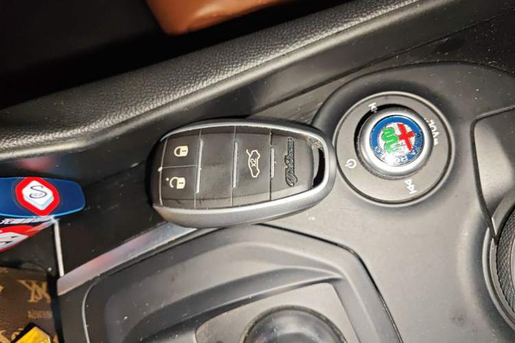 Used Alfa Romeo Giulia 2017 2.0T 280HP Luxury Edition Vehicle Key
