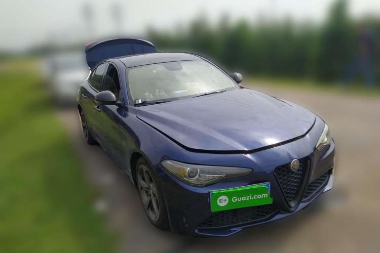 Used Alfa Romeo Giulia 2019 2.0T 280HP Black Package Limited Edition Front Right 45 Deg