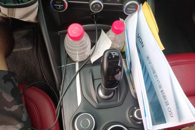 Used Alfa Romeo Giulia 2019 2.0T 280HP Black Package Limited Edition Gear Lever