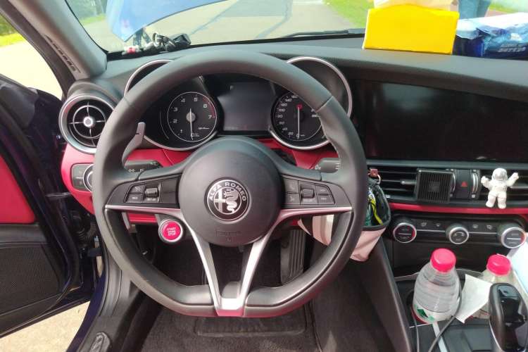 Used Alfa Romeo Giulia 2019 2.0T 280HP Black Package Limited Edition Steering Wheel