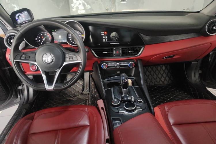 Used Alfa Romeo Giulia 2019 2.0T 280HP Luxury Edition Center Console