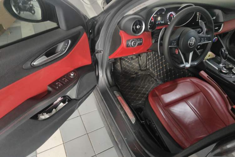 Used Alfa Romeo Giulia 2019 2.0T 280HP Luxury Edition Driver Seat