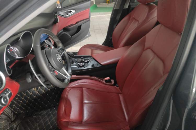 Used Alfa Romeo Giulia 2019 2.0T 280HP Luxury Edition Left Front Seat