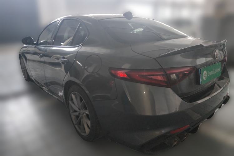 Used Alfa Romeo Giulia 2019 2.0T 280HP Luxury Edition Rear Left 45 Deg