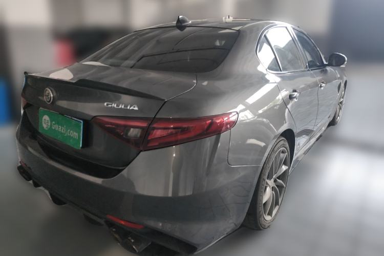 Used Alfa Romeo Giulia 2019 2.0T 280HP Luxury Edition Rear Right 45 Deg