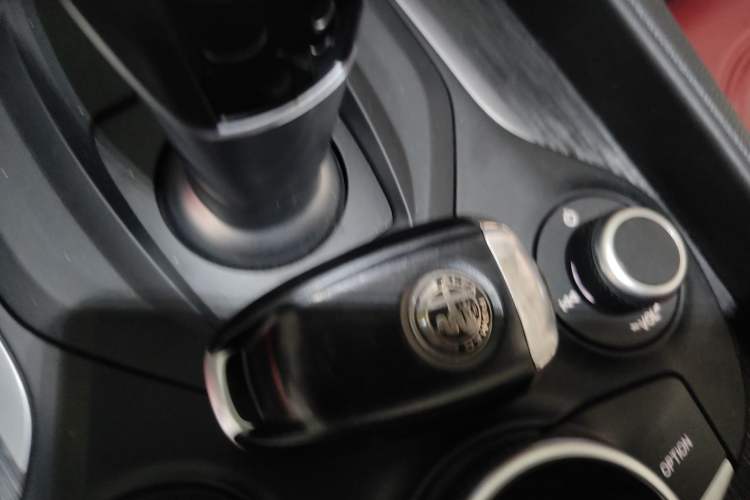 Used Alfa Romeo Giulia 2019 2.0T 280HP Luxury Edition Vehicle Key