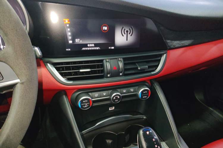 Used Alfa Romeo Giulia 2019 2.0T 280HP Luxury Edition Audio And AC Panel