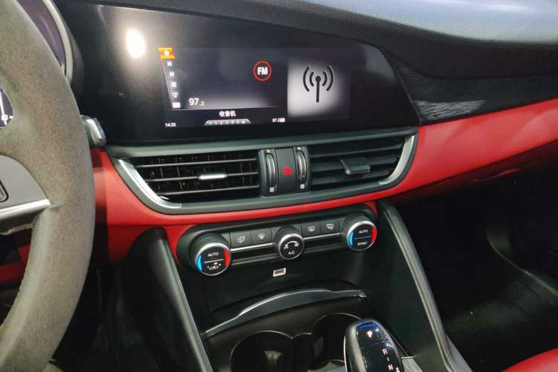 Used Alfa Romeo Giulia 2019 2.0T 280HP Luxury Edition Audio And AC Panel