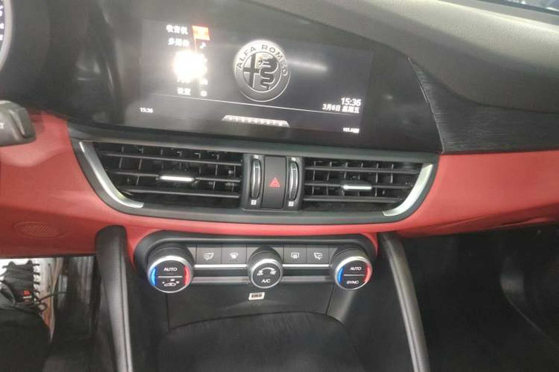 Used Alfa Romeo Giulia 2019 2.0T 280HP Luxury Edition Audio And AC Panel
