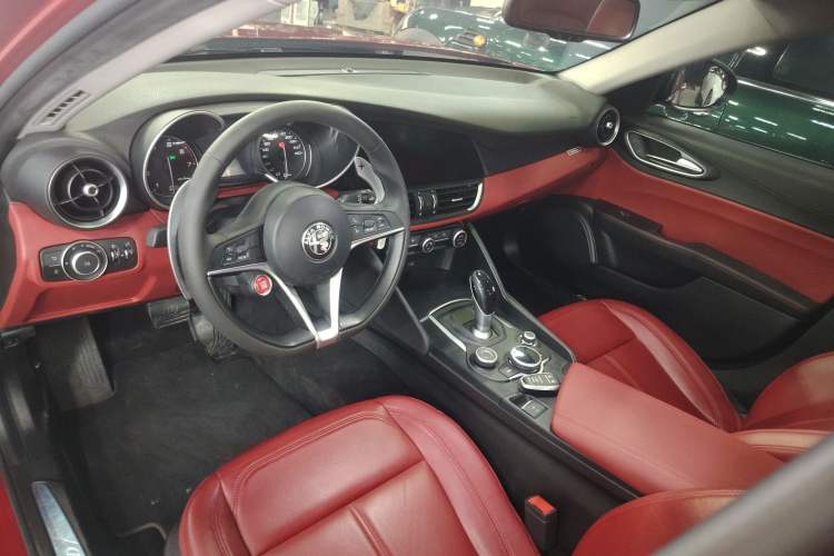 Used Alfa Romeo Giulia 2019 2.0T 280HP Luxury Edition Center Console
