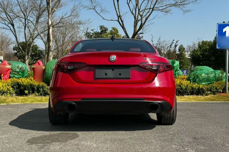 Used Alfa Romeo Giulia 2019 2.0T 280HP Luxury Edition Exterior 12