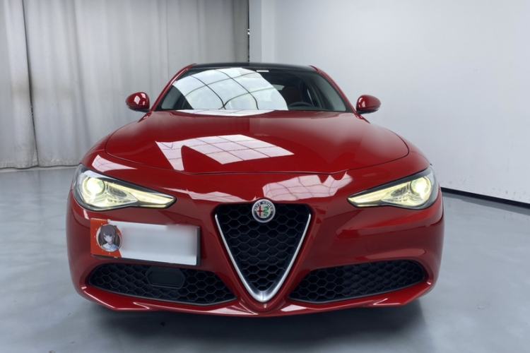 Used Alfa Romeo Giulia 2019 2.0T 280HP Luxury Edition Exterior 2