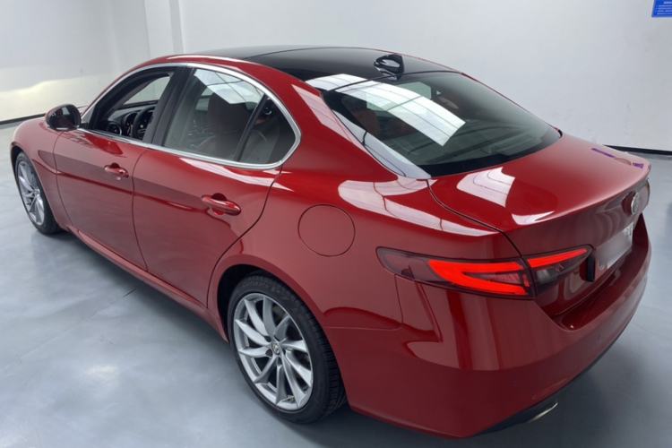 Used Alfa Romeo Giulia 2019 2.0T 280HP Luxury Edition Exterior 3