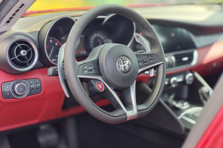 Used Alfa Romeo Giulia 2019 2.0T 280HP Luxury Edition Exterior 4
