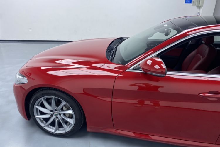 Used Alfa Romeo Giulia 2019 2.0T 280HP Luxury Edition Exterior 5