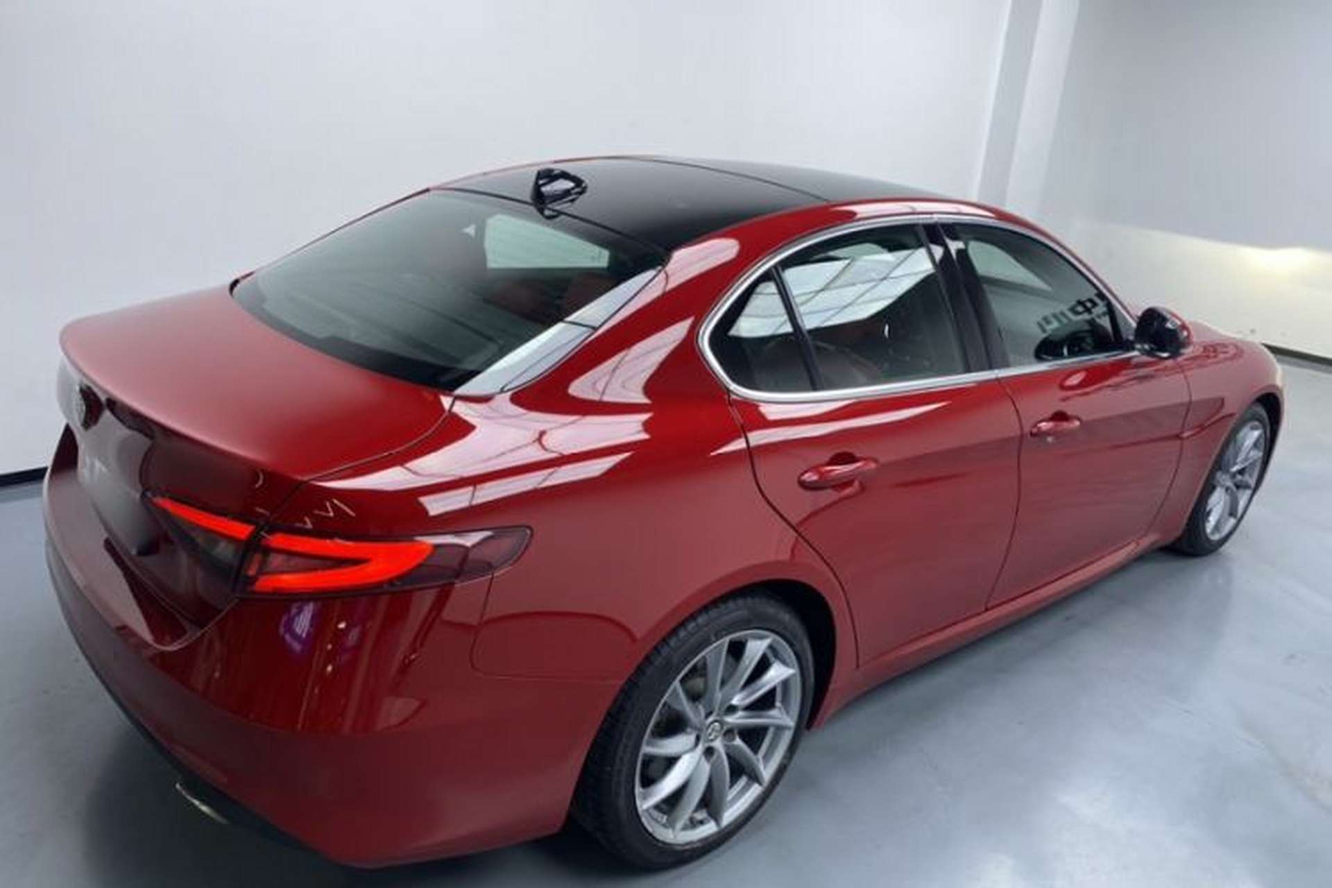 Used Alfa Romeo Giulia 2019 2.0T 280HP Luxury Edition Exterior 6