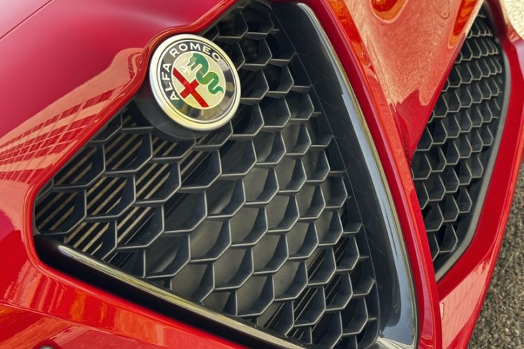 Used Alfa Romeo Giulia 2019 2.0T 280HP Luxury Edition Exterior 9